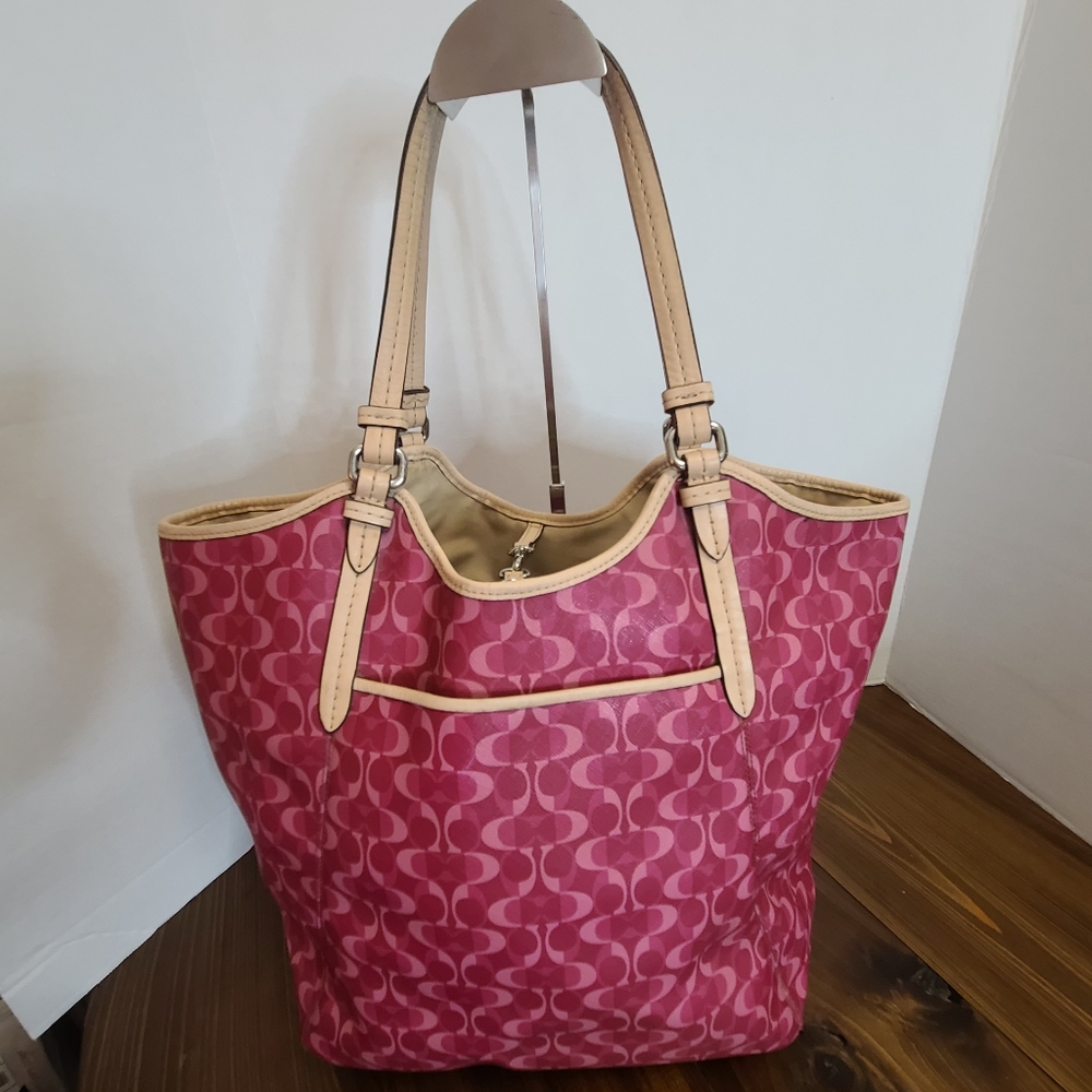 Coach Peyton Signature Tote Bag Perfect For SPRING